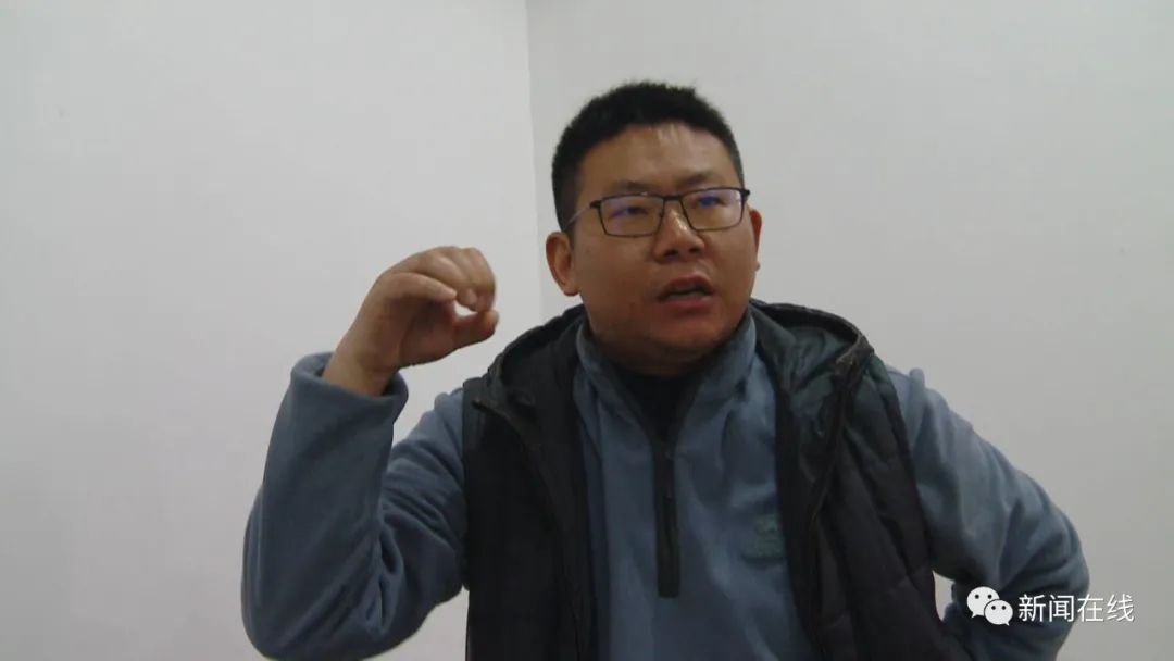 DƬ